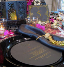 Black lacquer charger plate
